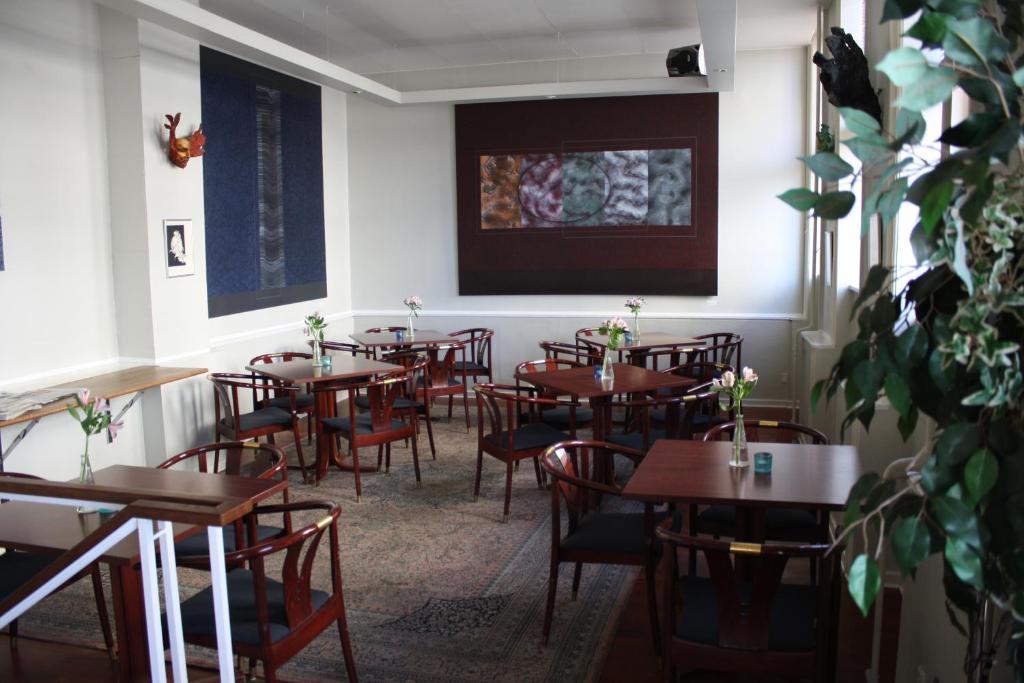 Jorgensen Hostel *
